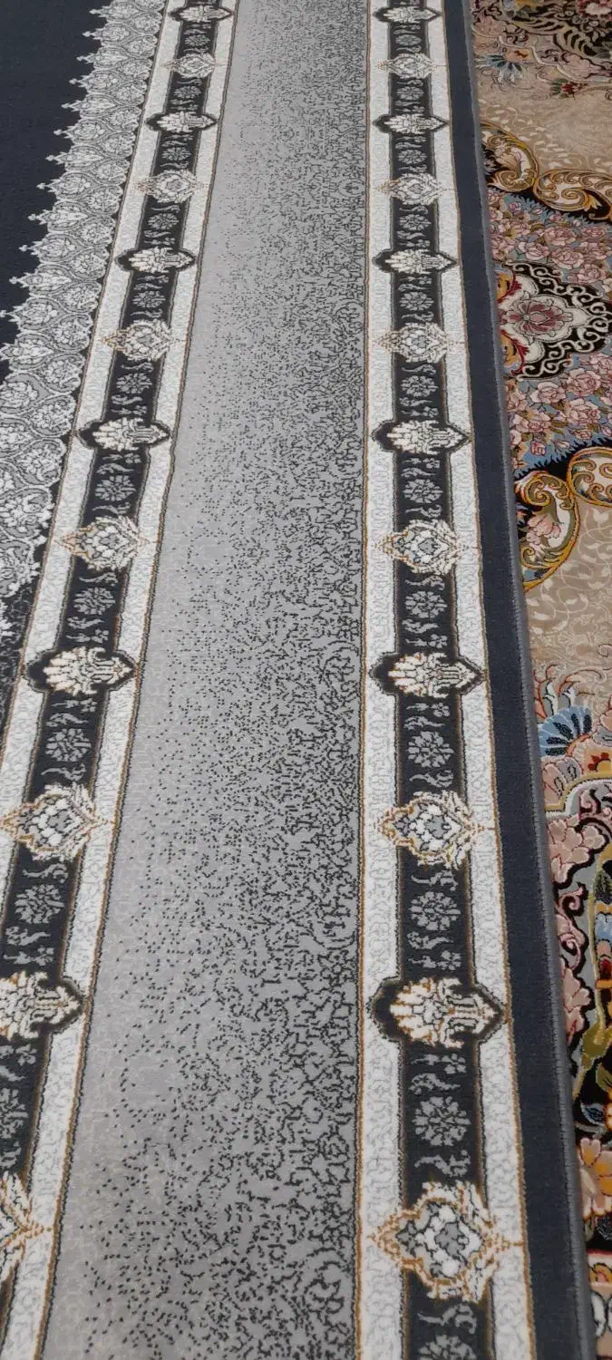 فرش ۷۰۰ شانه ۹ متری سفید طوسی|فرش|اصفهان, قهجاورستان|دیوار