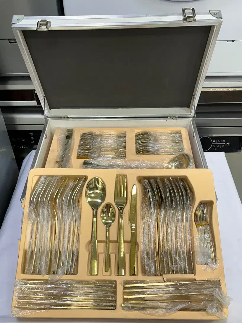 سرویس قاشق و چنگال ۲۴ نفره با چمدان|ظروف سرو و پذیرایی|کرج, برغان|دیوار