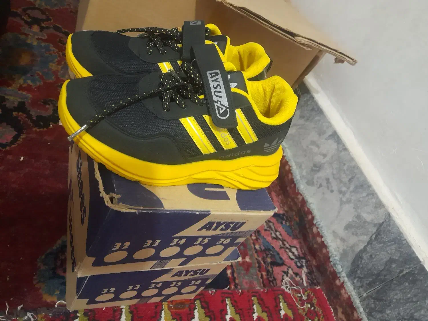 کتونی بچه گانه و کالج زنانه ارزان|کیف، کفش، کمربند|بروجرد, |دیوار