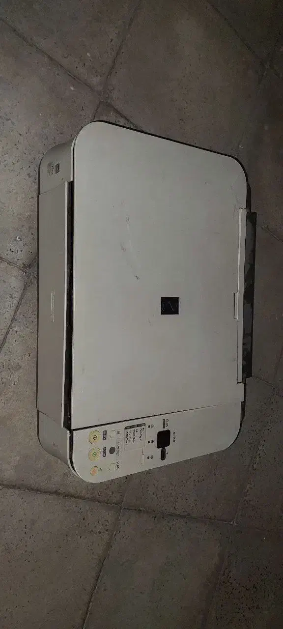 تعدادی اسپیکر، پرینتر و دستگاه گیرنده و ps|قطعات و لوازم جانبی رایانه|اندیشه, اندیشه فاز ۱|دیوار