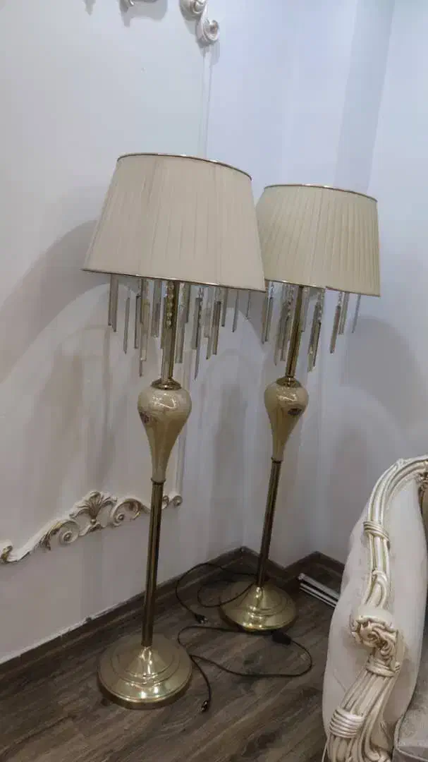 تعدادی لوازم دکوری|چراغ خواب و آباژور|اردبیل, |دیوار