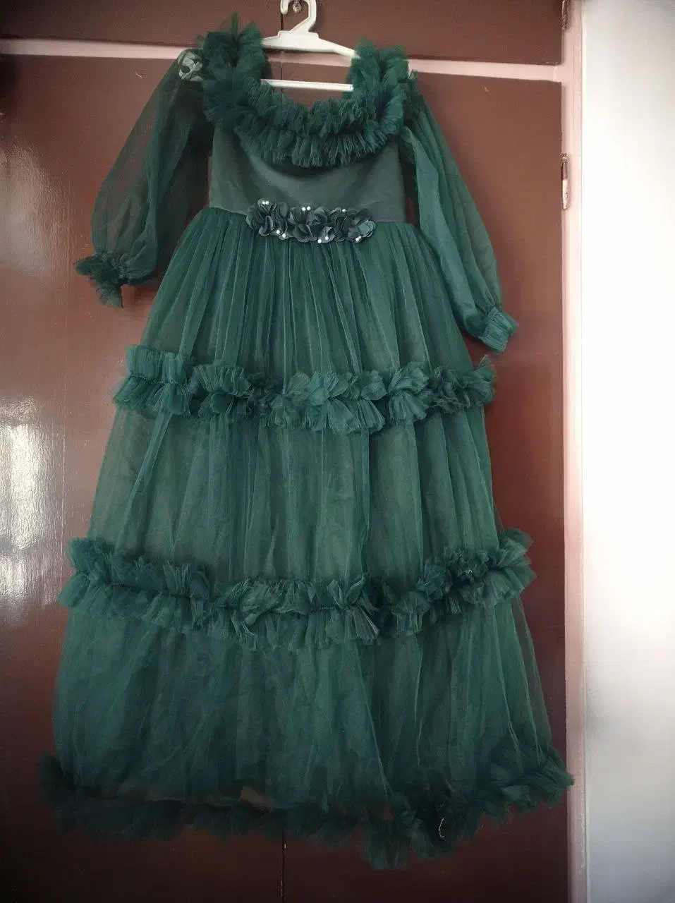 لباس مجلسی|لباس|مهاجران, |دیوار