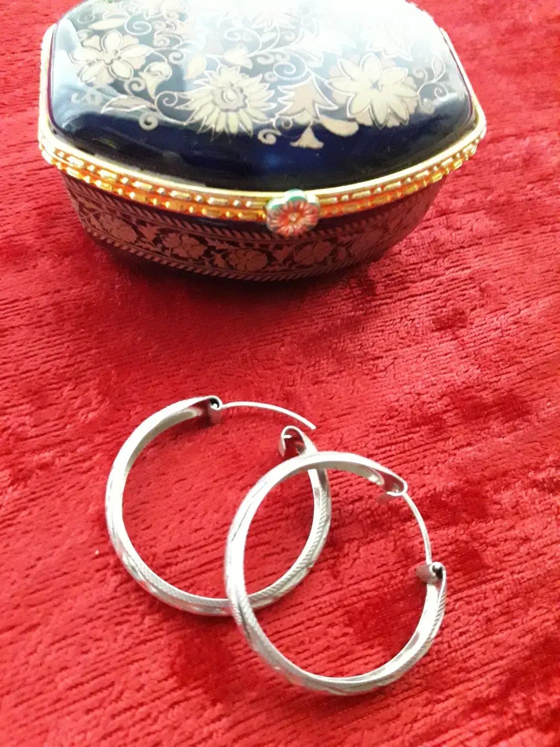 گوشواره نقره|جواهرات|ری, شهید غیوری (ابن باویه)|دیوار