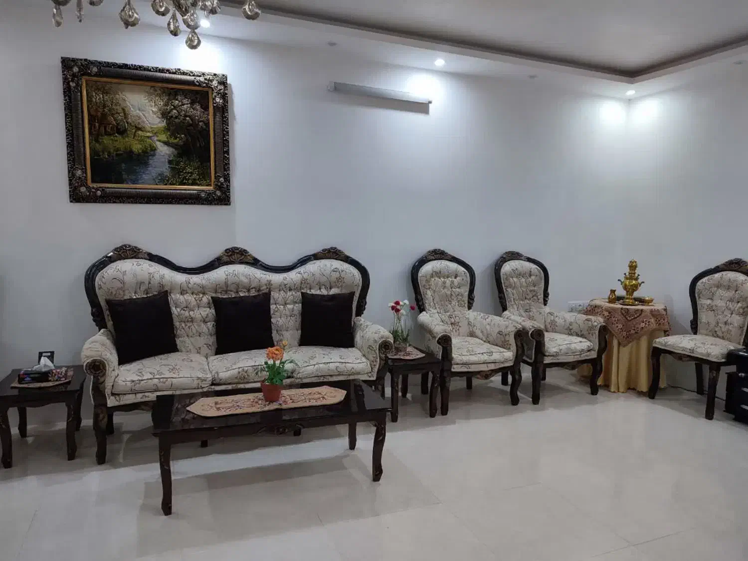 مبل سلطنتی ۹نفره|مبلمان خانگی و میز عسلی|سرایان, |دیوار