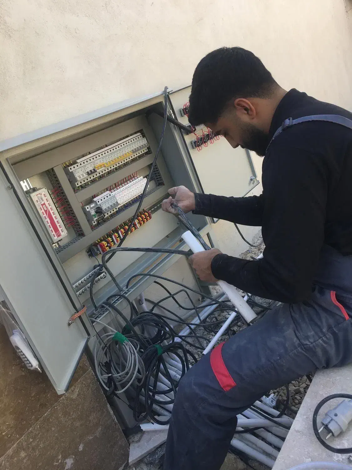 برقکار صنعتی و خانگی، تعمیرات لوازم (سیار)|خدمات پیشه و مهارت|قروه, |دیوار