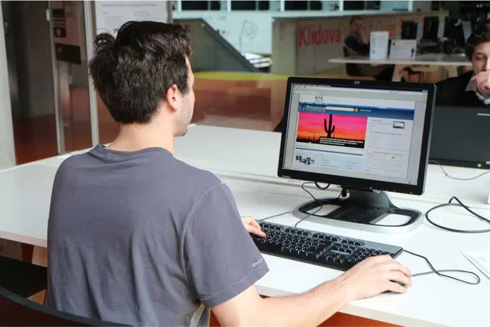 استخدام آقا آشنا به کامپیوتر|استخدام رایانه و فناوری اطلاعات|کرمانشاه, |دیوار