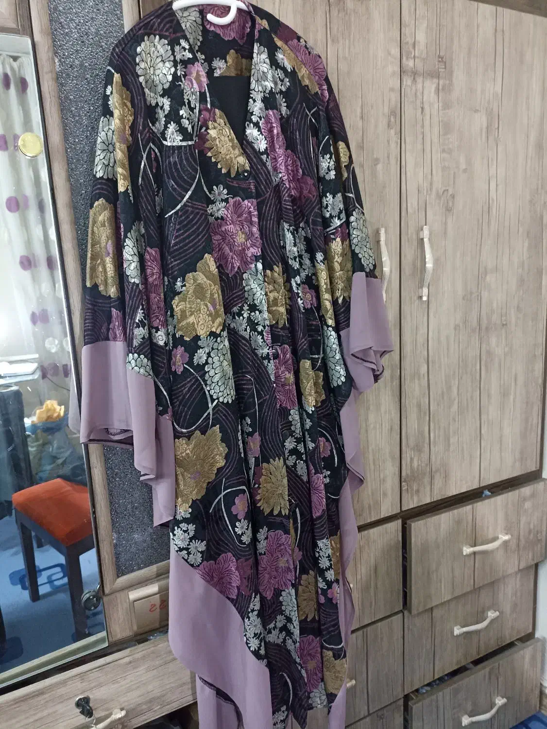 دوخت و دوز|لباس|شاهین‌شهر, امام حسین|دیوار