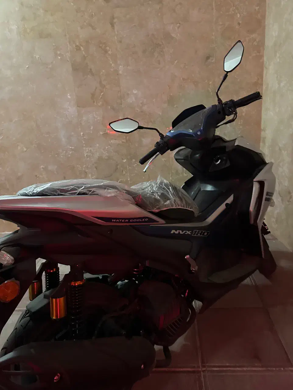 موتور ایروکس NVX 180 کبیر در حد صفر|موتورسیکلت|شهریار, شهرک شاهد|دیوار