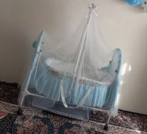 گهواره زیبا و تازه|تخت و صندلی بچه|بوکان, |دیوار