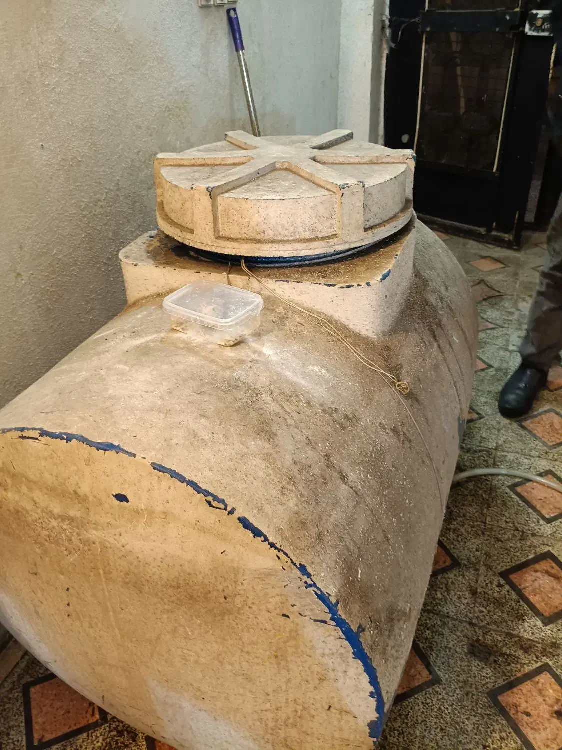 شیشه سکوریت منبع اب|ظروف نگهدارنده، پلاستیکی، یک‌بارمصرف|رشت, ساغری سازان|دیوار