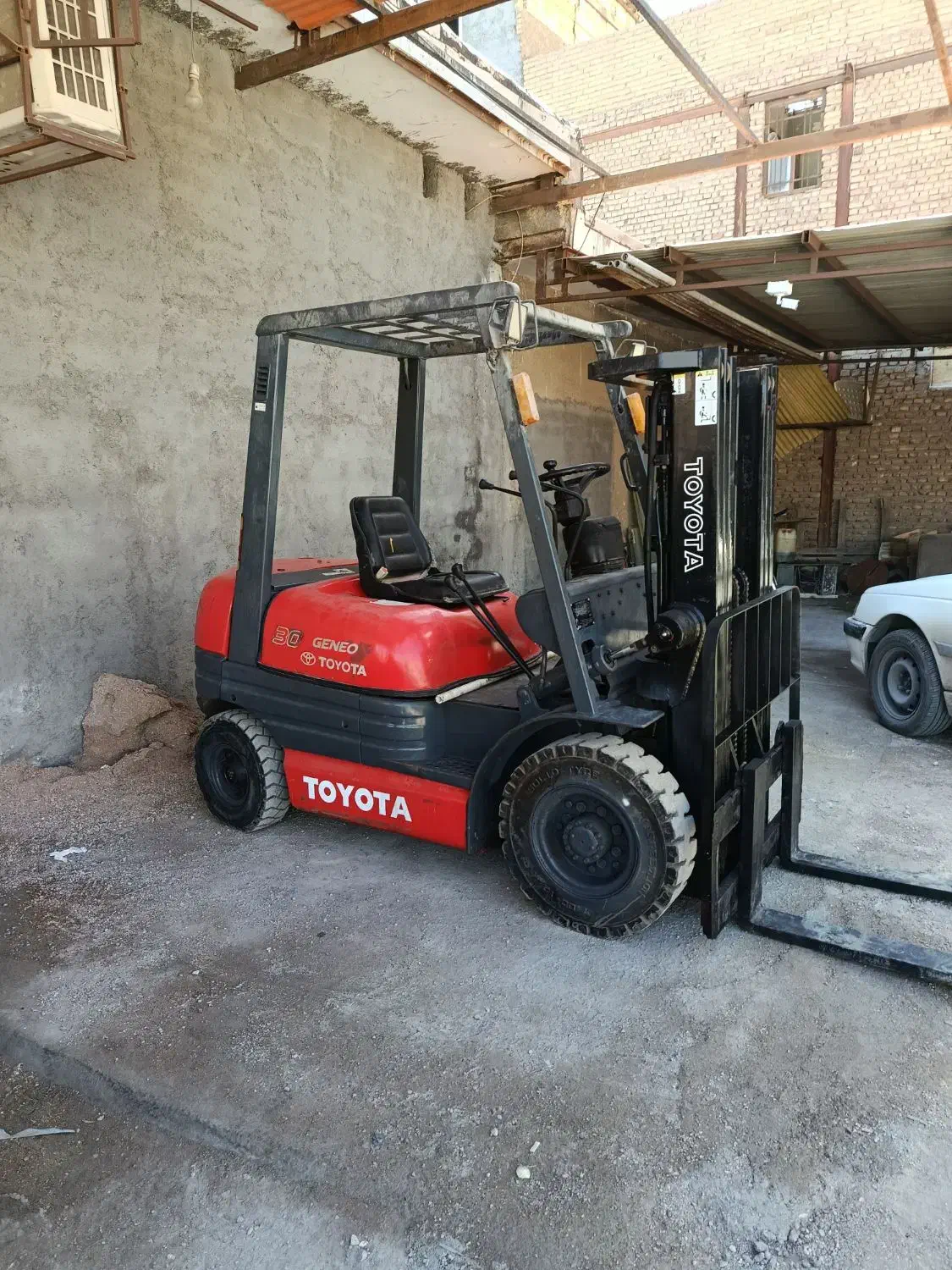 لیف تراک ۳ تن تویتا|ماشین‌آلات صنعتی|آبادان, |دیوار