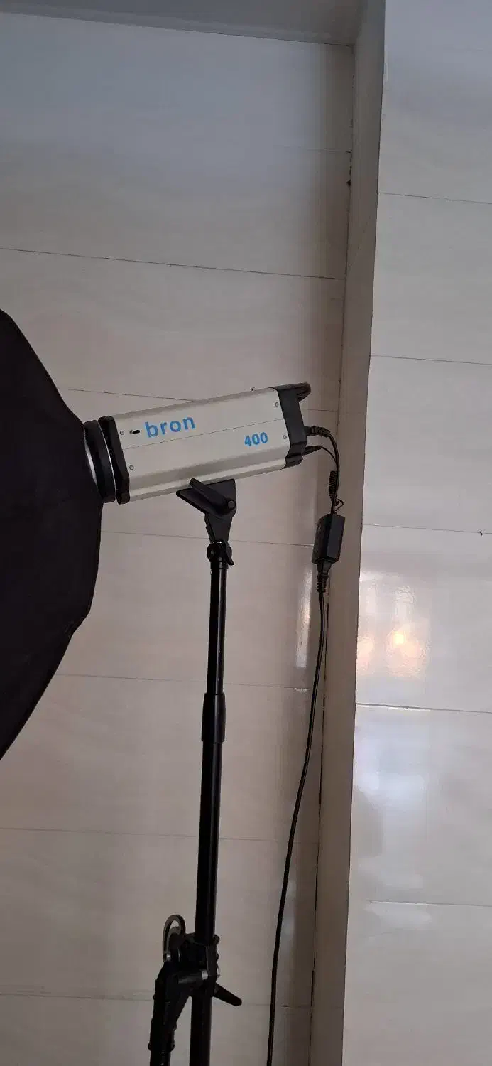 فلش استدیو(برون ۴۰۰ ژول)|دوربین عکاسی و فیلم‌برداری|کرمانشاه, |دیوار