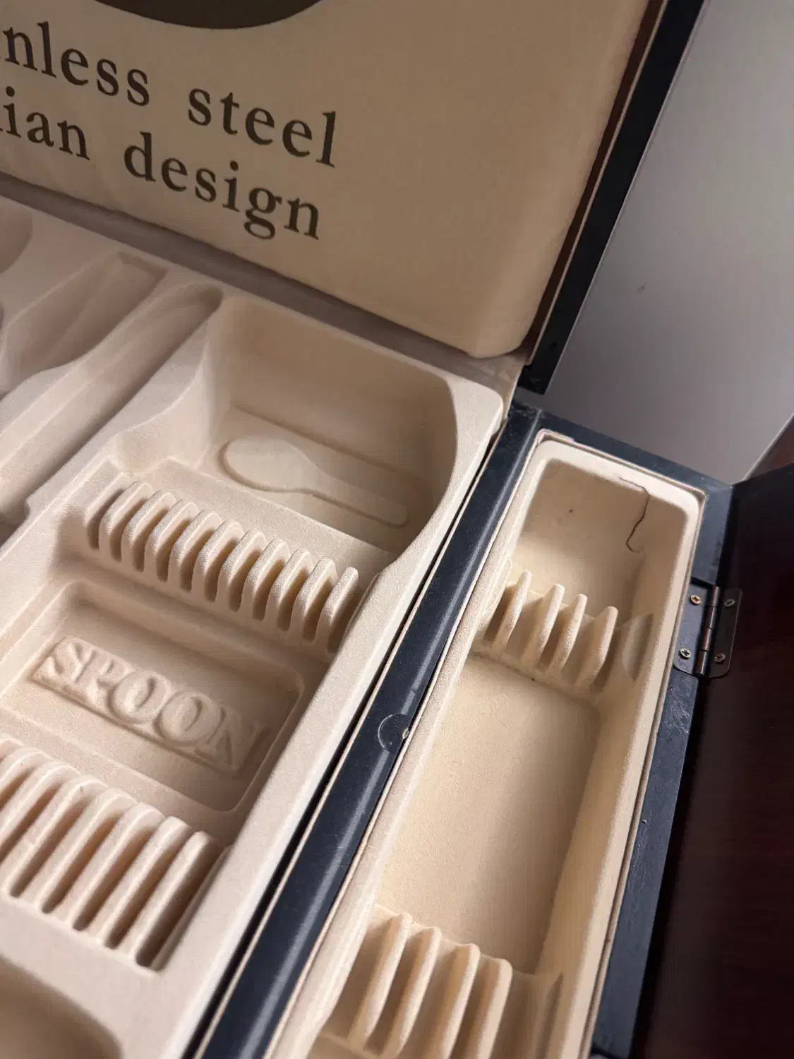 جعبه ی قاشق و چنگال در حد نو و تمیز|ظروف سرو و پذیرایی|تهران, قیطریه|دیوار