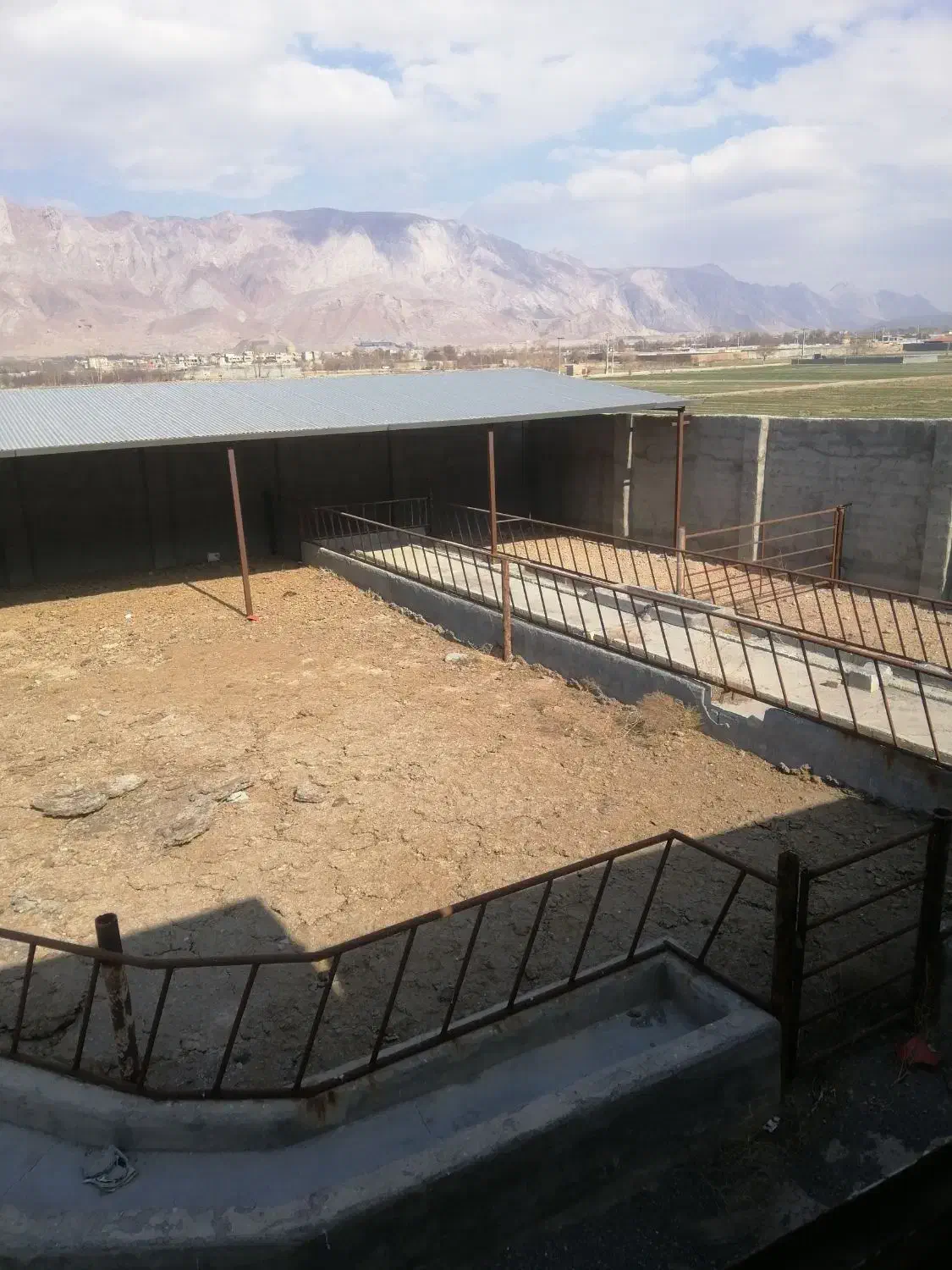 فروش گاوداری واقع در شهر بهاران محله اجگرد|فروش دفتر صنعتی، کشاورزی، تجاری|فلاورجان, |دیوار