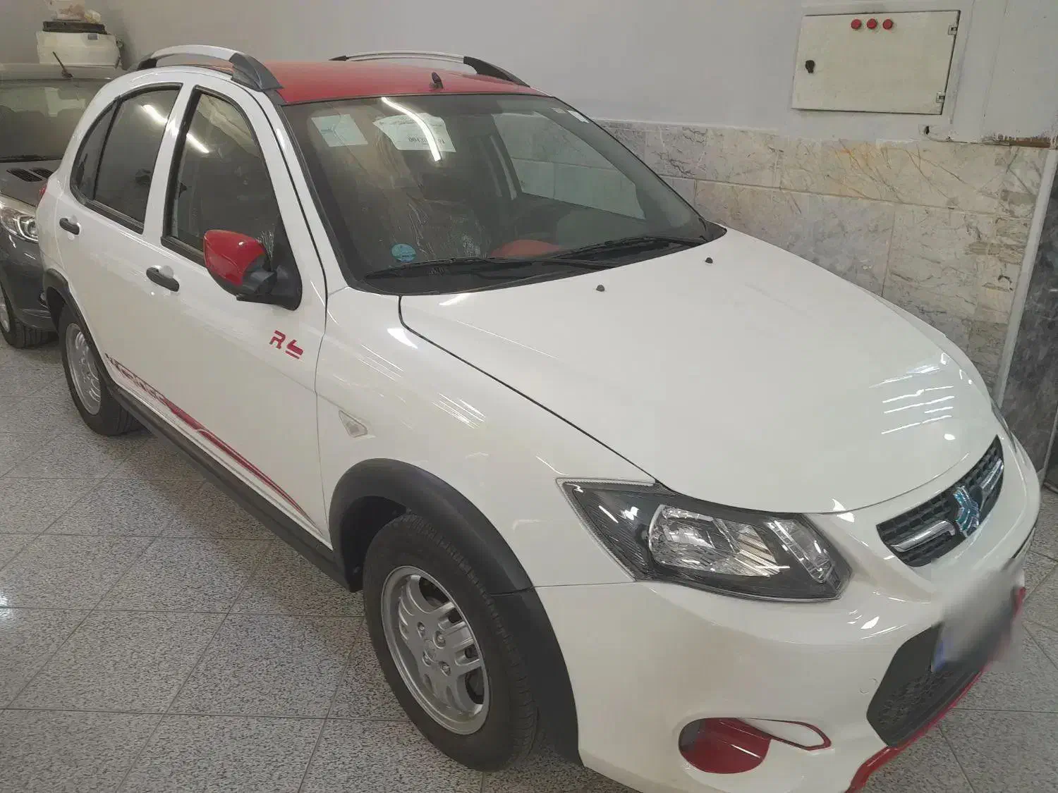 کوییک R سفید قرمز|خودرو سواری و وانت|اصفهان, پوریای ولی|دیوار