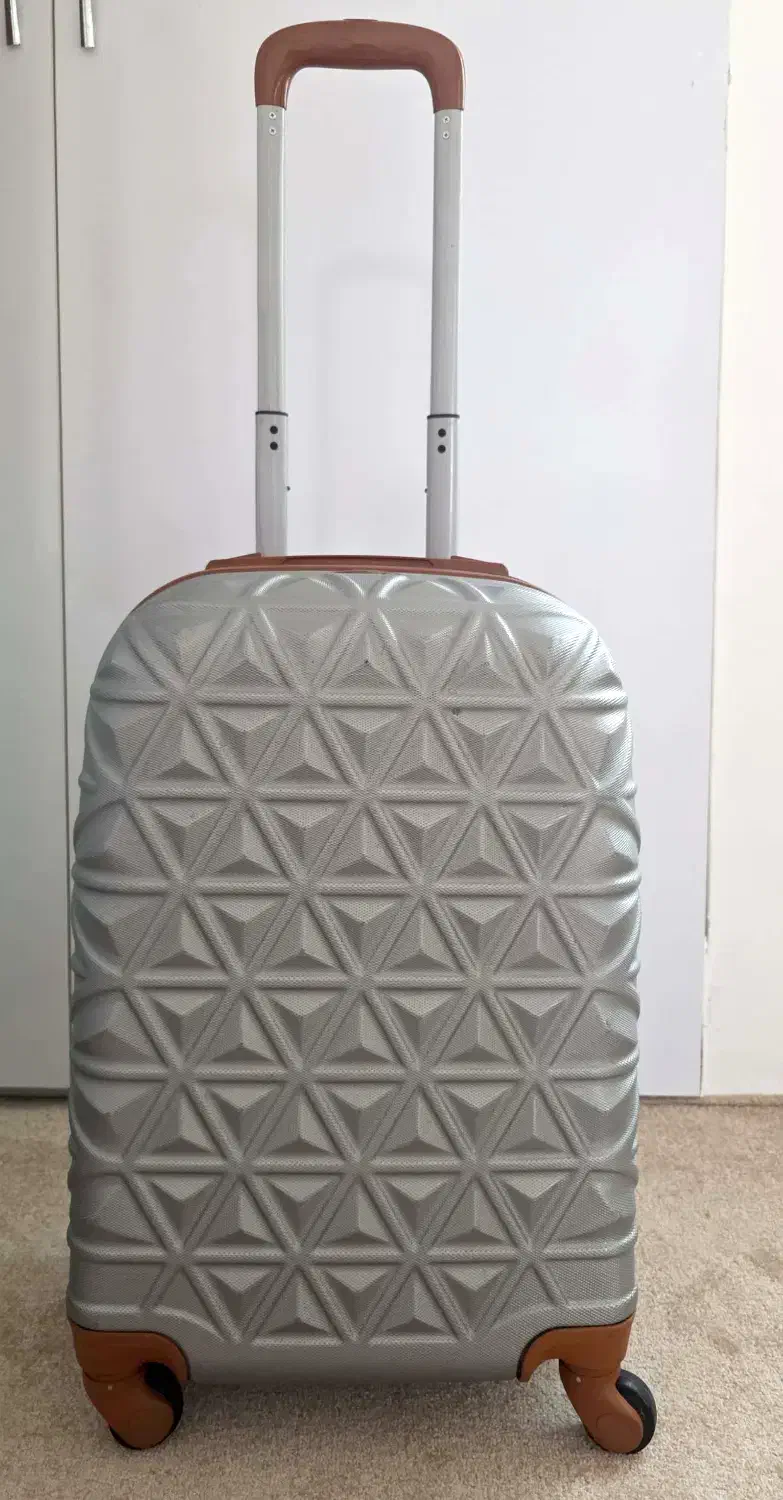 چمدان|کیف، کفش، کمربند|کاشمر, |دیوار