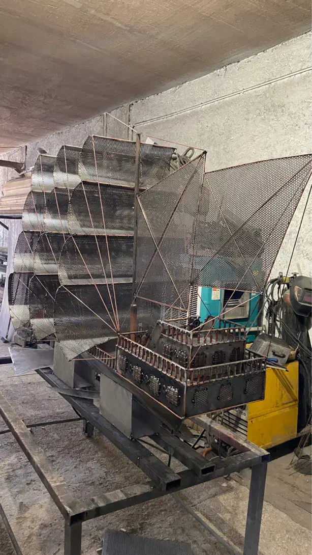 کشتی بادبانی دست ساز|مجسمه، تندیس، ماکت|اصفهان, باغ فدک|دیوار