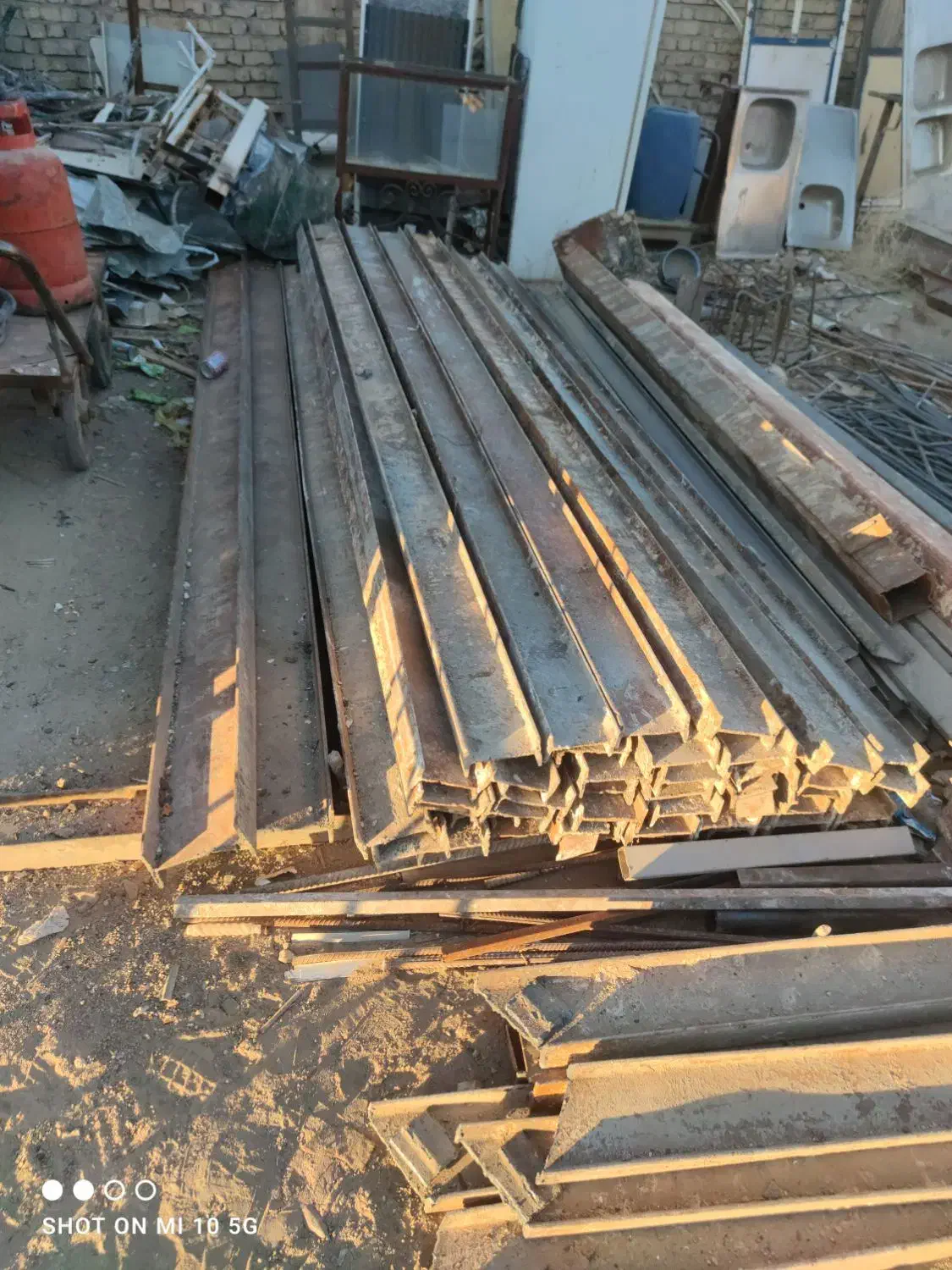 فروش انواع تیرآهن دست دوم|عمده‌فروشی|شیراز, کوشک میدان|دیوار