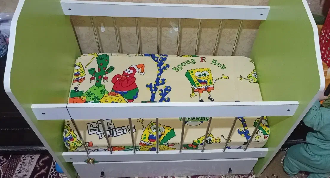 تخت نوزاد تمیز وبدون ایراد|تخت و سرویس خواب|سوسنگرد, |دیوار