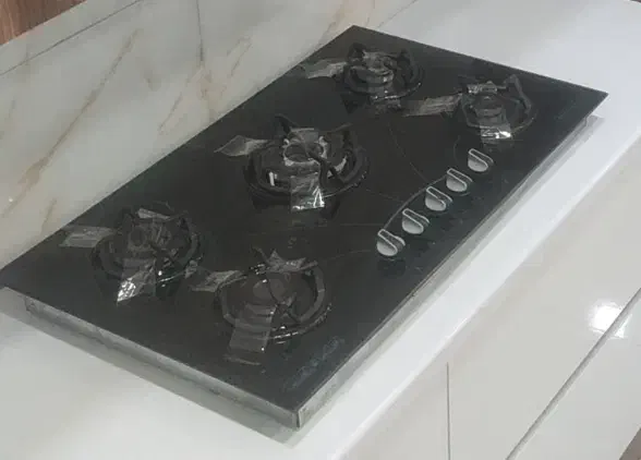 گاز شیشه ای بوش در حد نو دکور نمایشگاه فروشی|اجاق گاز و لوازم برقی پختوپز|قرچک, میرزائی جنوبی|دیوار