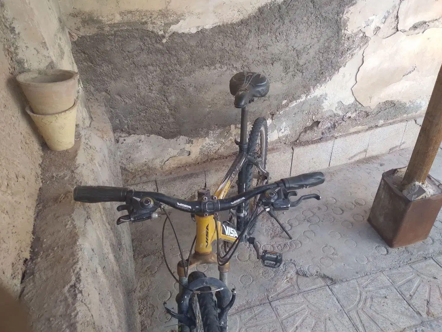 دوچرخه|دوچرخه، اسکیت، اسکوتر|برخوار, |دیوار