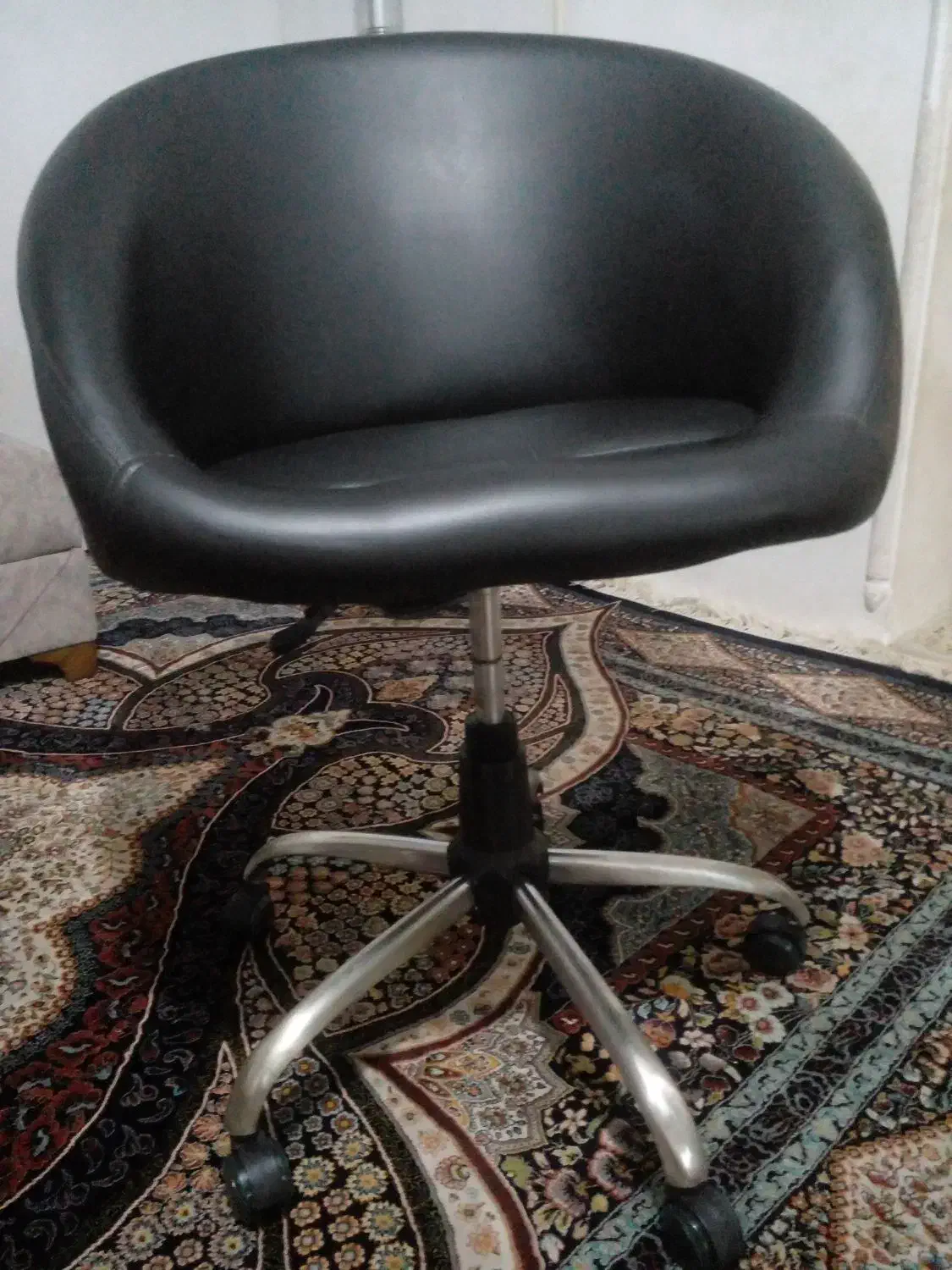 صندلی گردا ن جک دار سالم|صندلی و نیمکت|لاهیجان, کوی استادان|دیوار