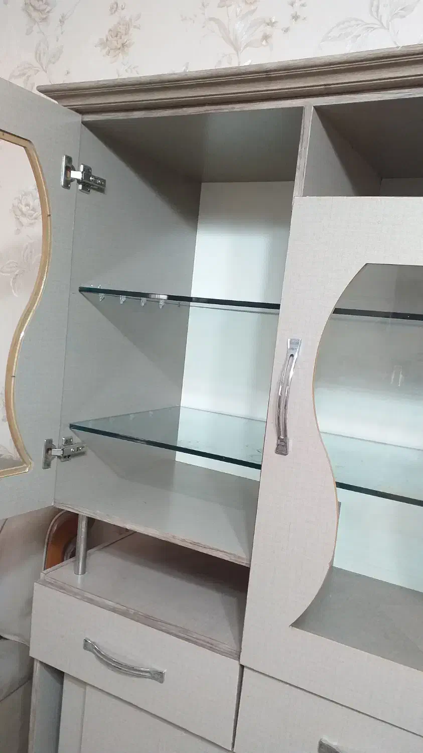 بوفه. دکور.|بوفه، ویترین، کنسول|رشت, شهرک قدس|دیوار