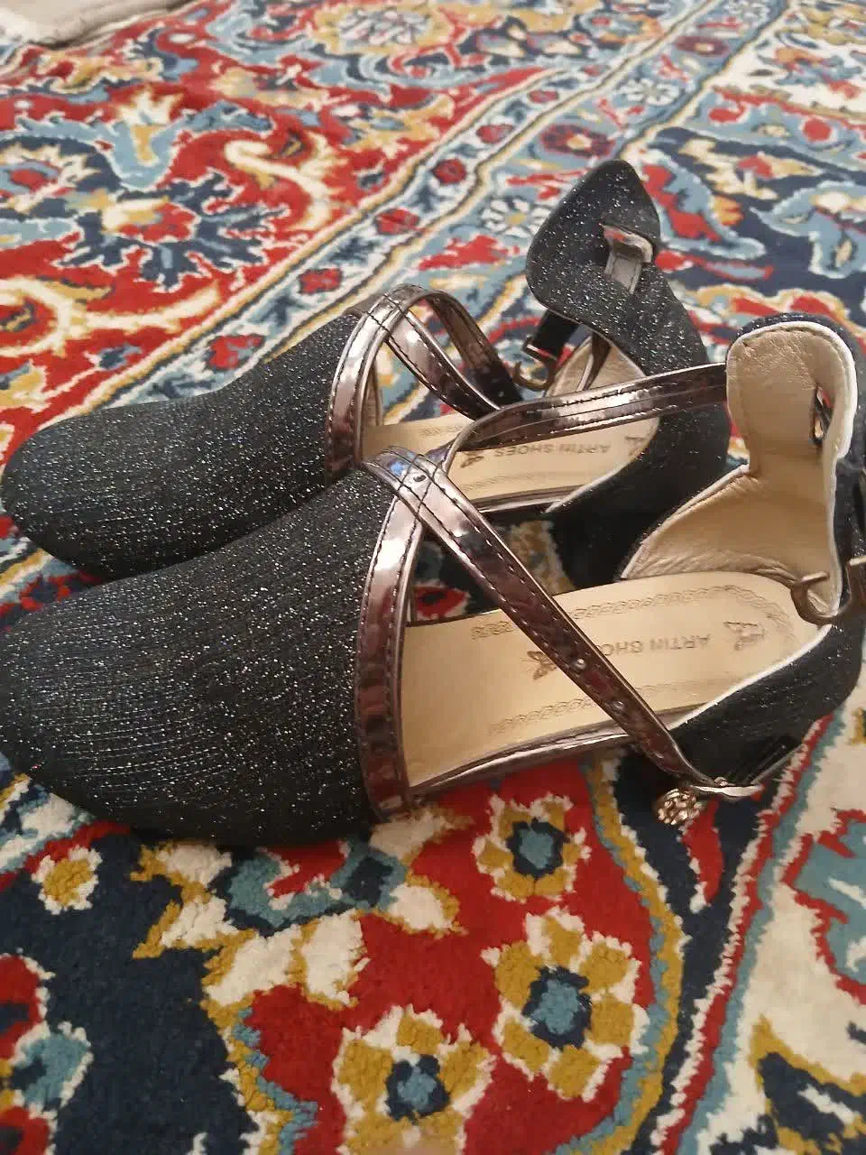 کفش مجلسی|کیف، کفش، کمربند|قم, شهر قائم|دیوار