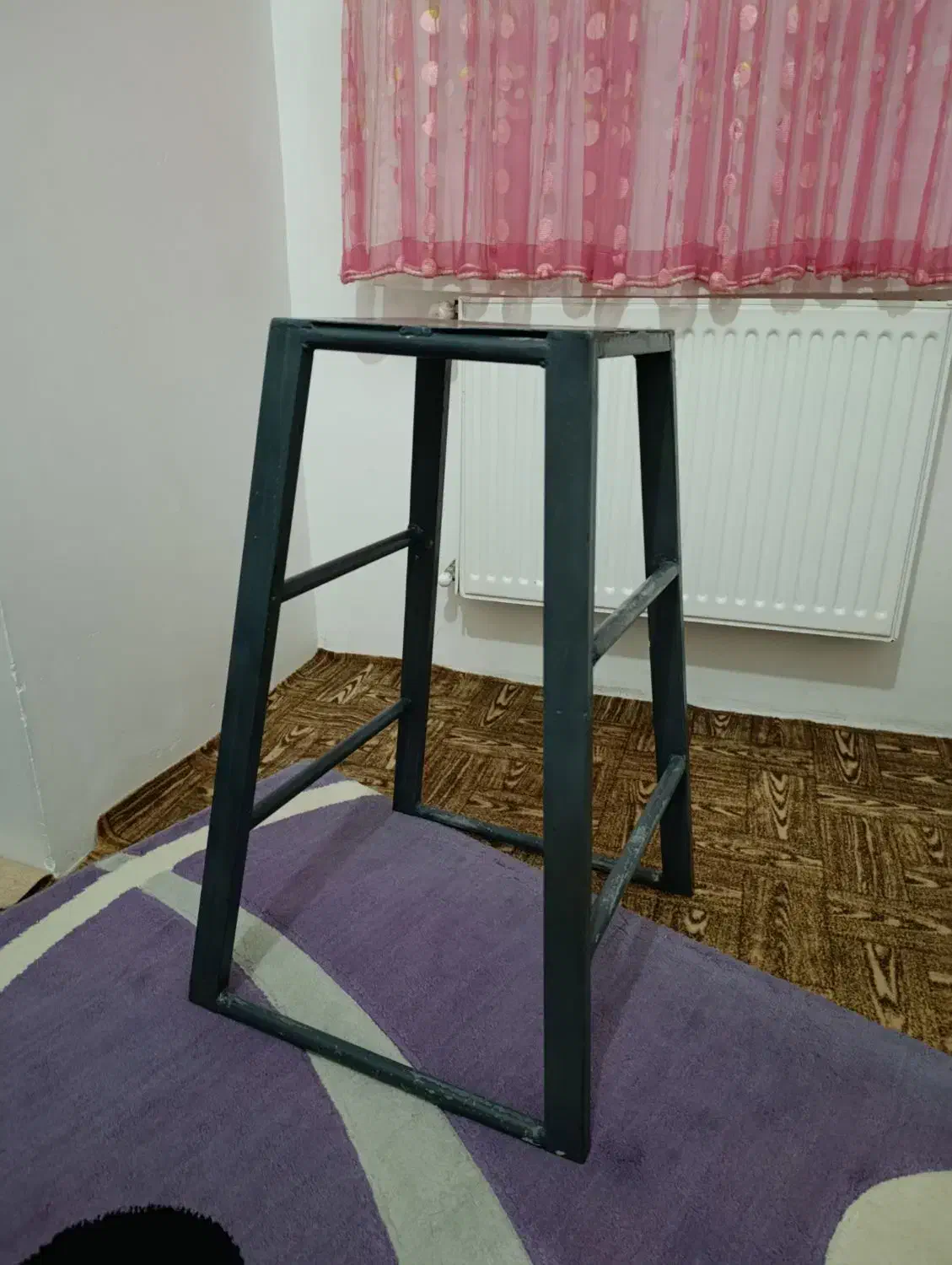 چهار پایه فلزی ومحکم|صندلی و نیمکت|قزوین, |دیوار