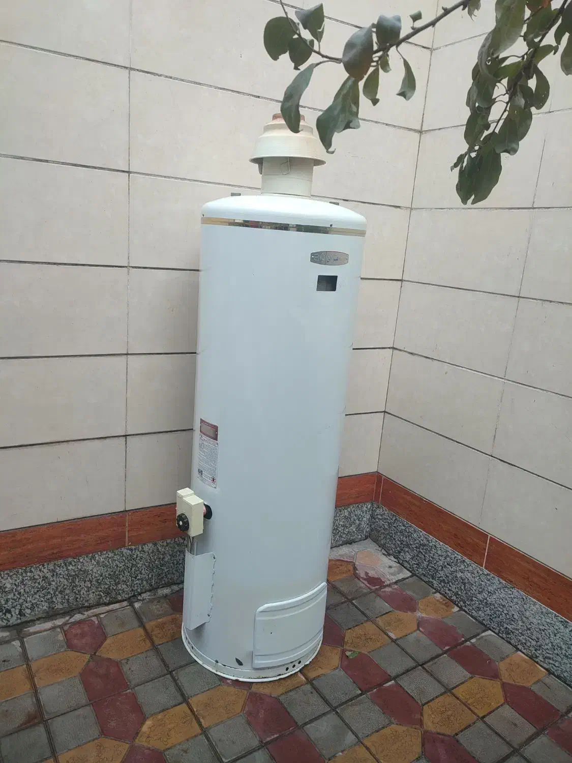 ابگرمکن سالم تمیز|آبگرمکن، پکیج، شوفاژ|خوی, |دیوار