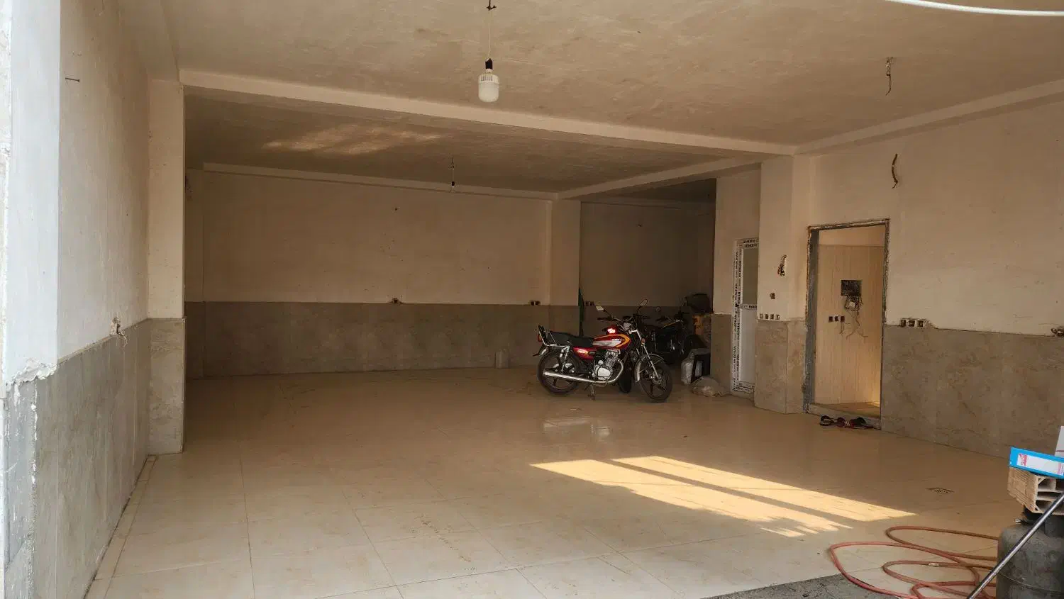 ۱۱۰ متری همکف با امکانات برای کارگاه و تولیدی|اجارهٔ مغازه و غرفه|ورامین, ورامین|دیوار