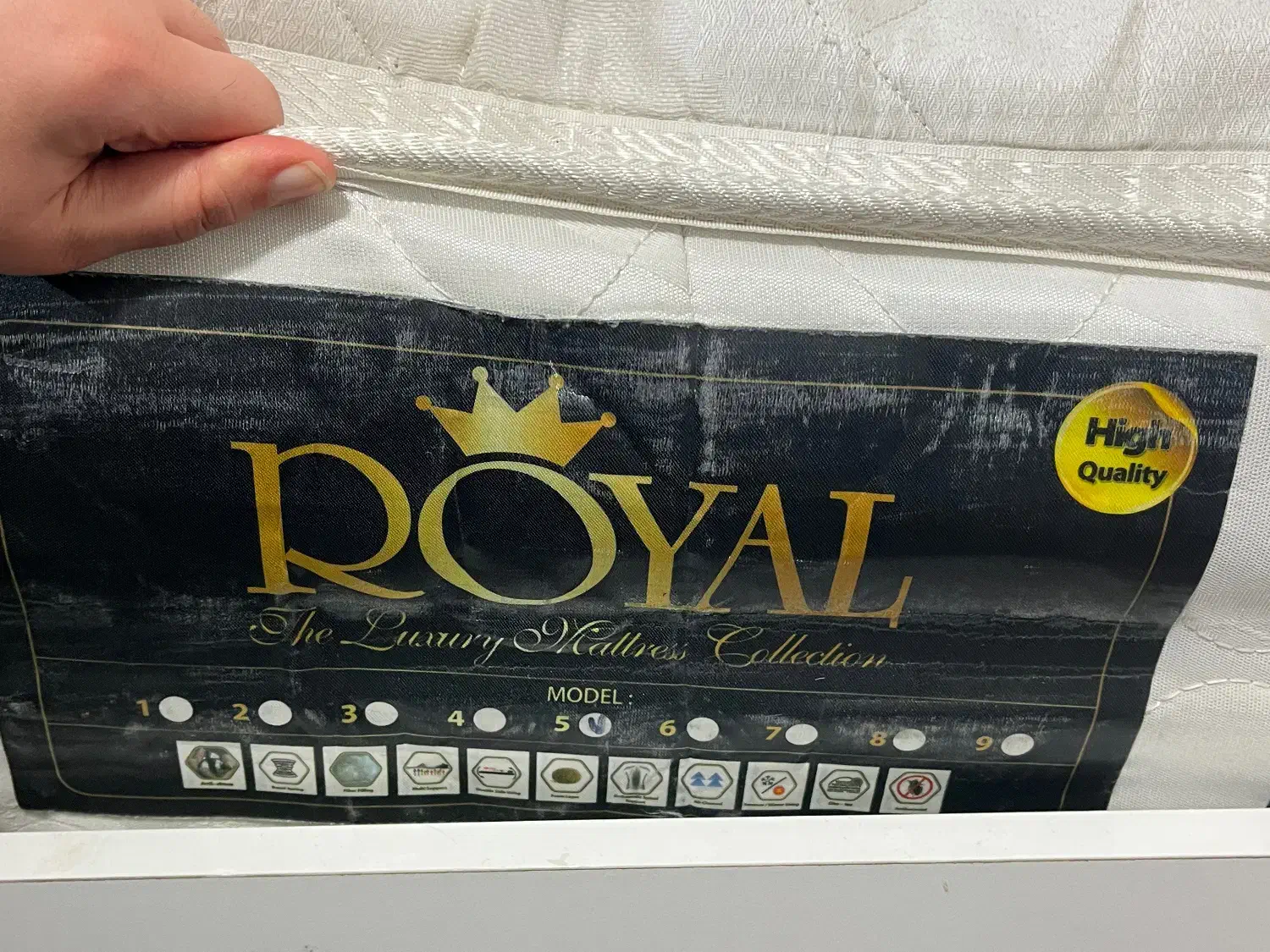 تخت خواب و تشک|تخت و سرویس خواب|قم, قلعه عموحسین|دیوار