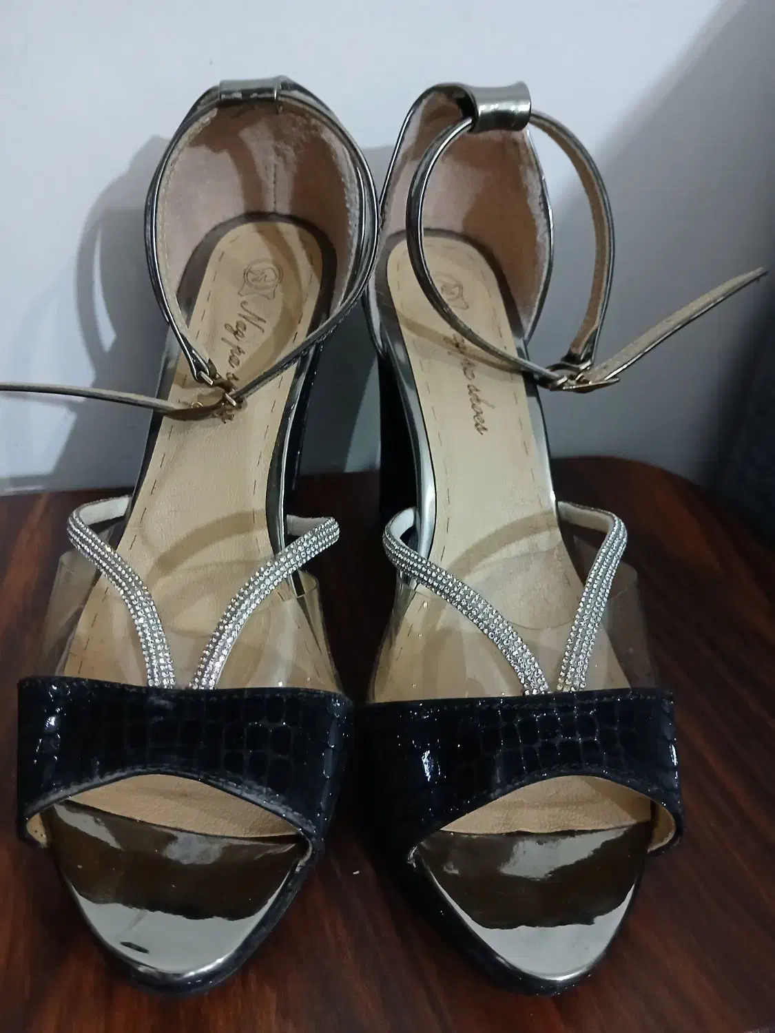 کفش مجلسی ۳۹|کیف، کفش، کمربند|قدس, شهر‌قدس|دیوار