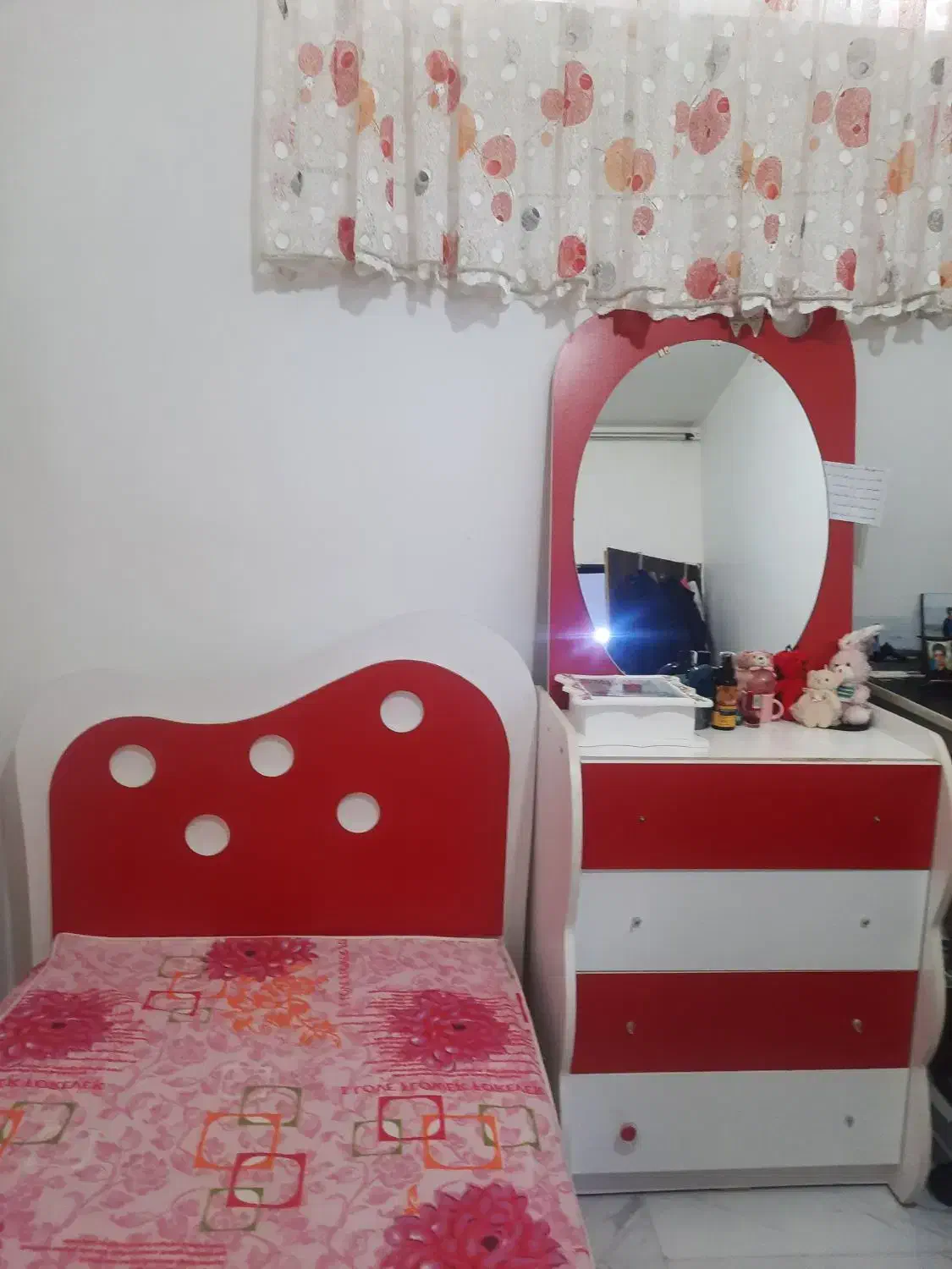 تخت ومیز ارایش|تخت و سرویس خواب|اردبیل, |دیوار