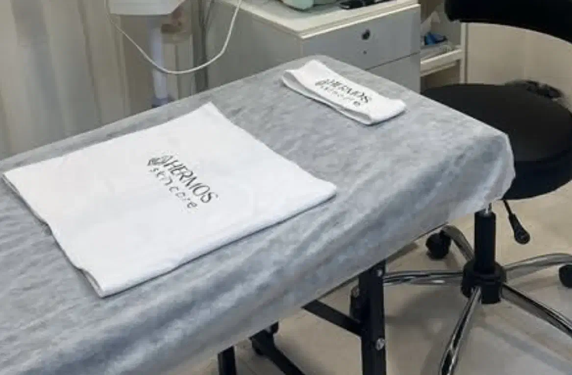 تخت فیشال|آرایشگاه و سالنهای زیبایی|رشت, پستک|دیوار