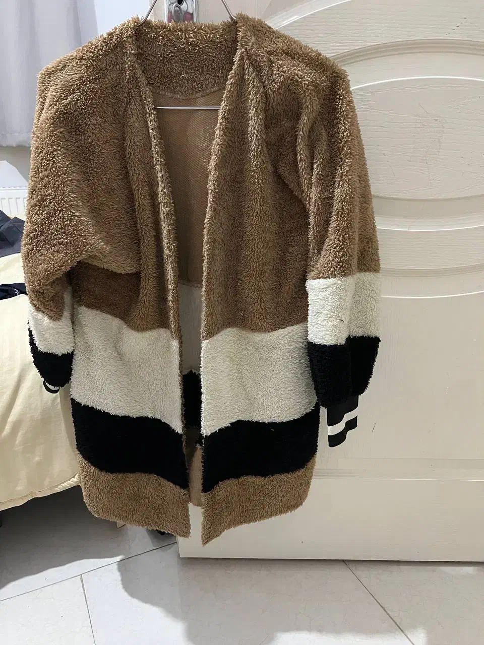 مانتو پاییزه|لباس|هشتگرد, مدرس|دیوار