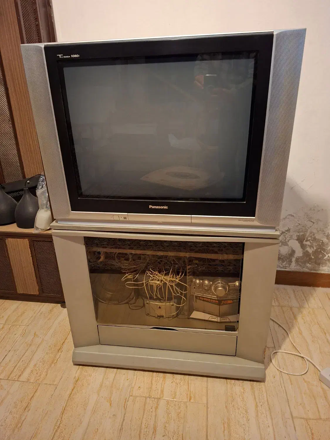 تلویزیون پاناسونیک با میز و سینما خانگی سامسونگ|تلویزیون و پروژکتور|نوشهر, |دیوار