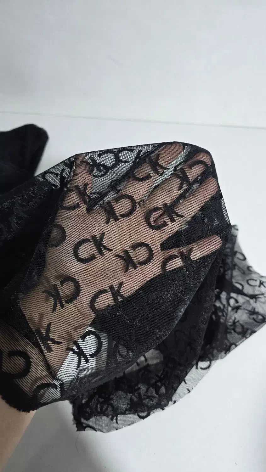 شال های برند|لباس|جم, |دیوار