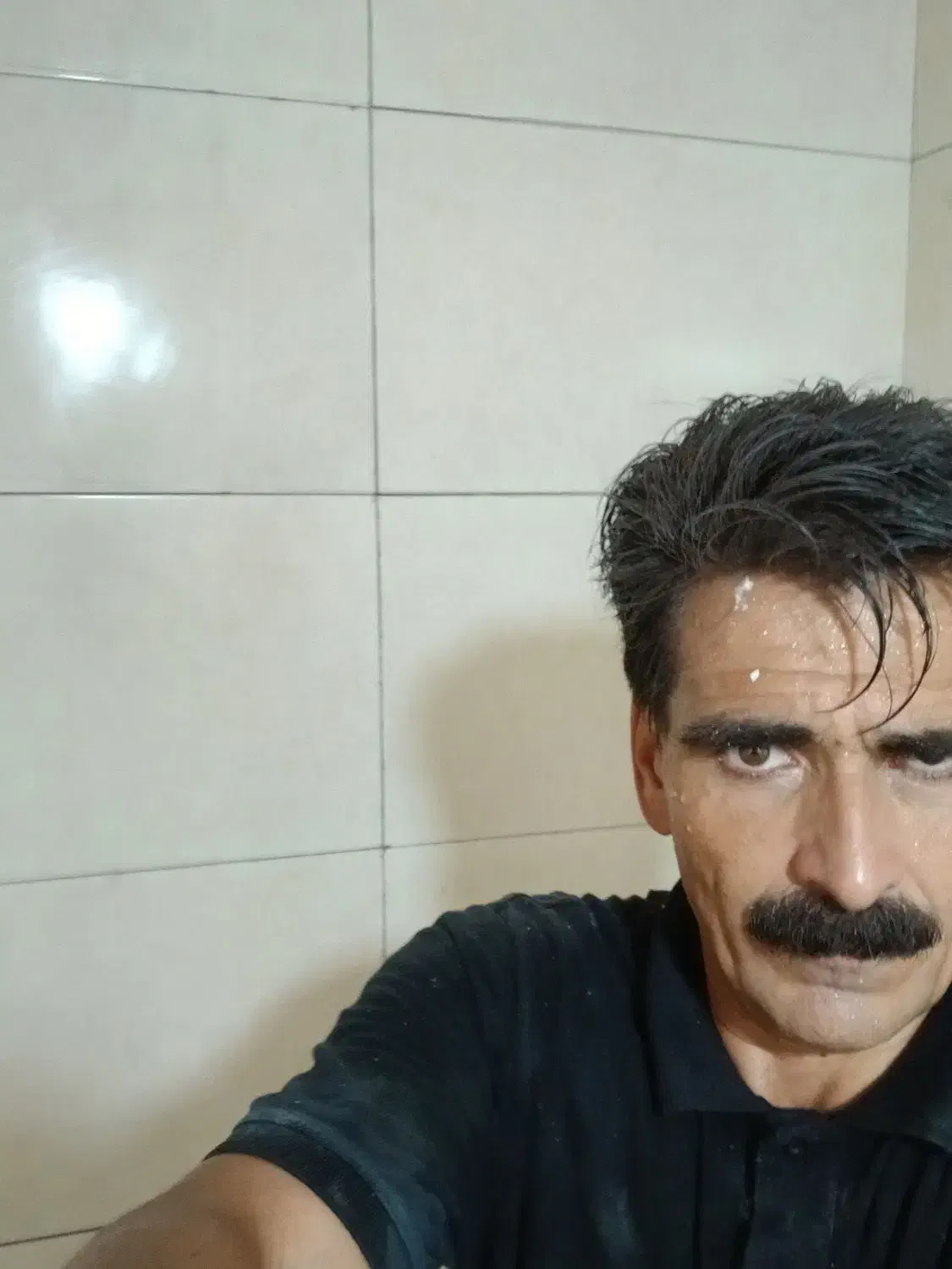 نصب کاشی سرامیک برسلان، اسلپ ،چسبی ، دوغابی|خدمات پیشه و مهارت|سلمانشهر, |دیوار