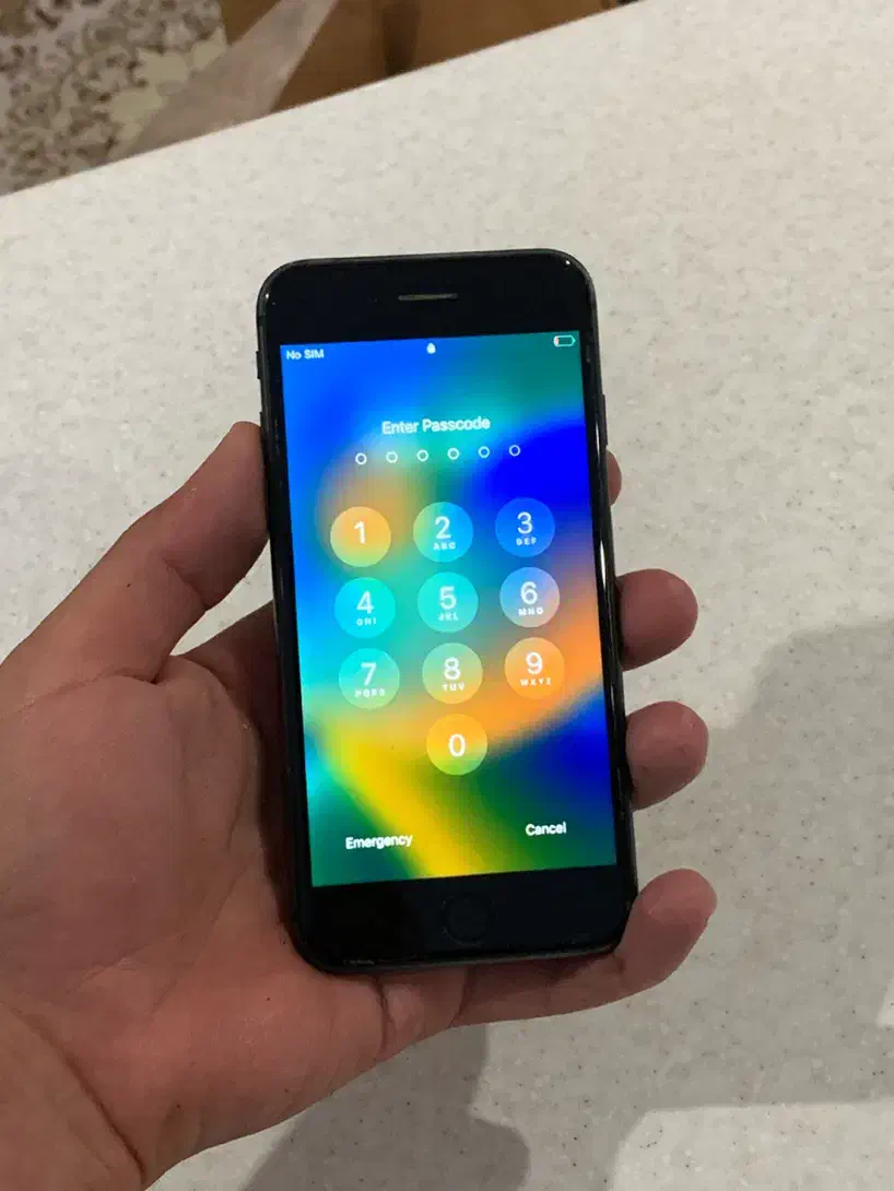 ایفون ۸ مشکی ۶۴ گیگ|موبایل|شیراز, شهرک مخابرات|دیوار