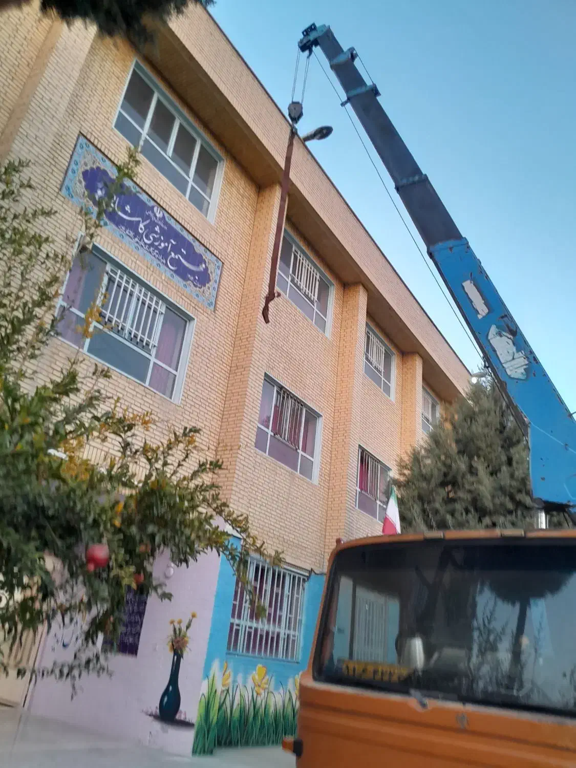 دستگاه جرثقیل|ماشین‌آلات صنعتی|فردیس, نسترن غربی|دیوار