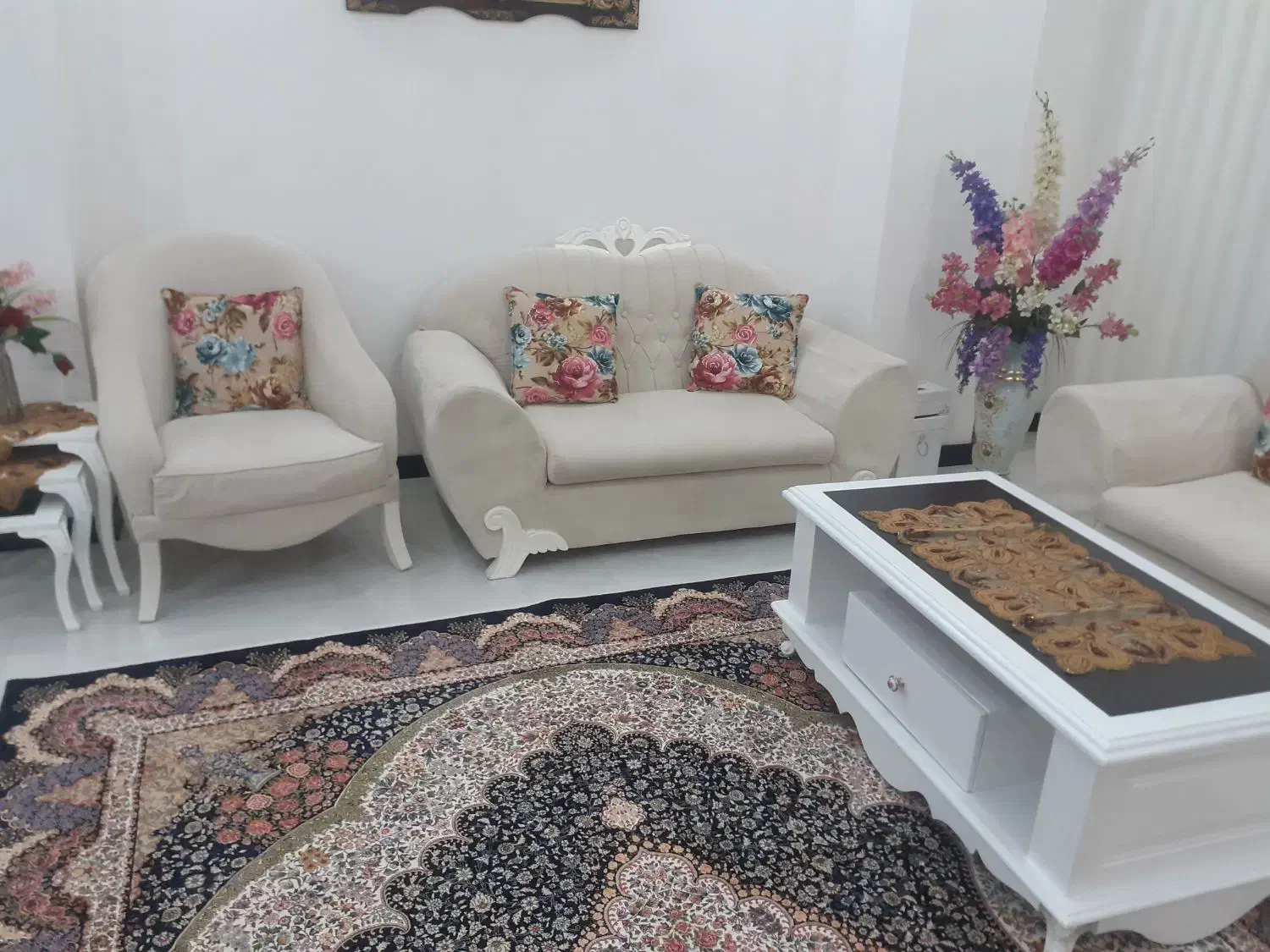 مبل ۷ نفره و میز غذا خوری|مبلمان خانگی و میز عسلی|اقبالیه, |دیوار