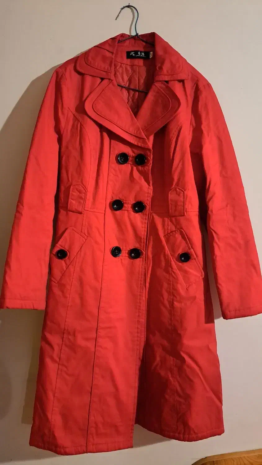 کاپشن بارونی|لباس|رشت, منظریه|دیوار