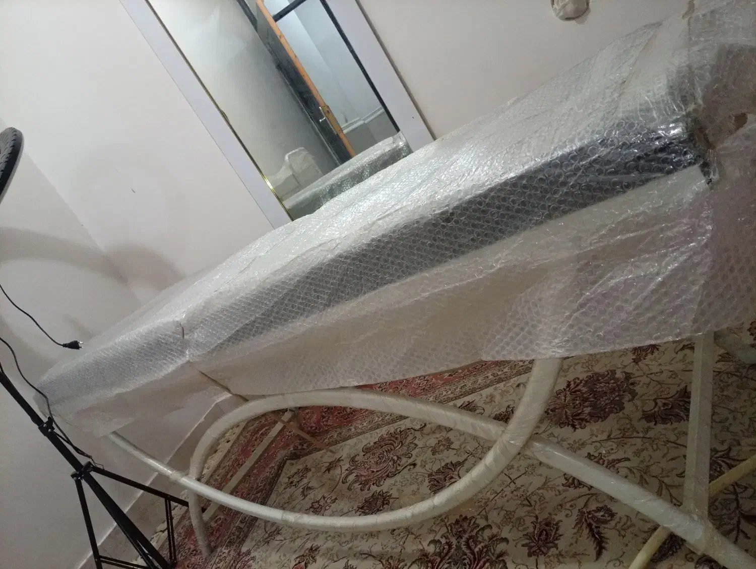 تخت و میز مژه‌کار|آرایشگاه و سالن‌های زیبایی|دهدشت, |دیوار