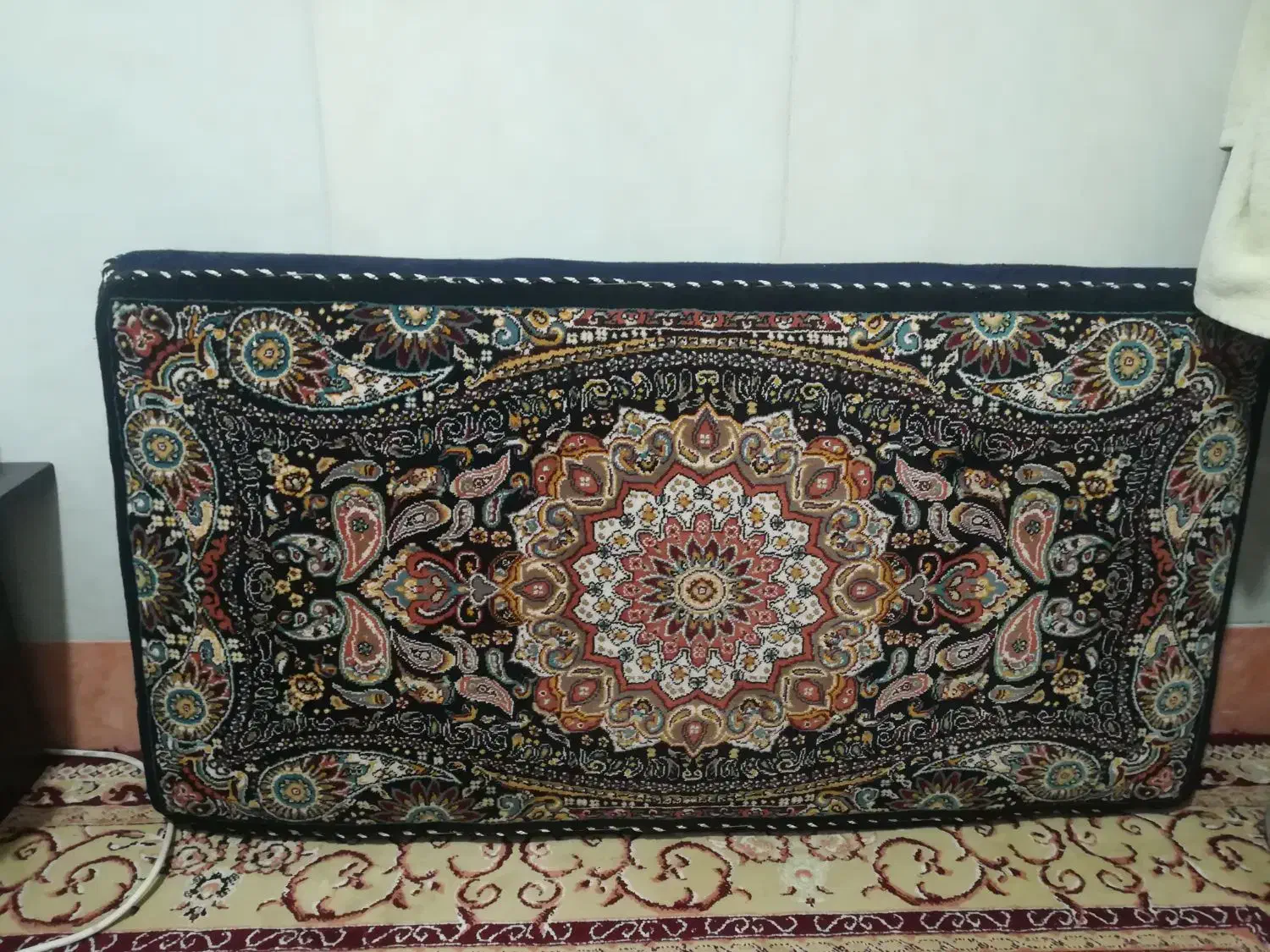 پشتی 4 عدد|پشتی|قم, بنیاد|دیوار