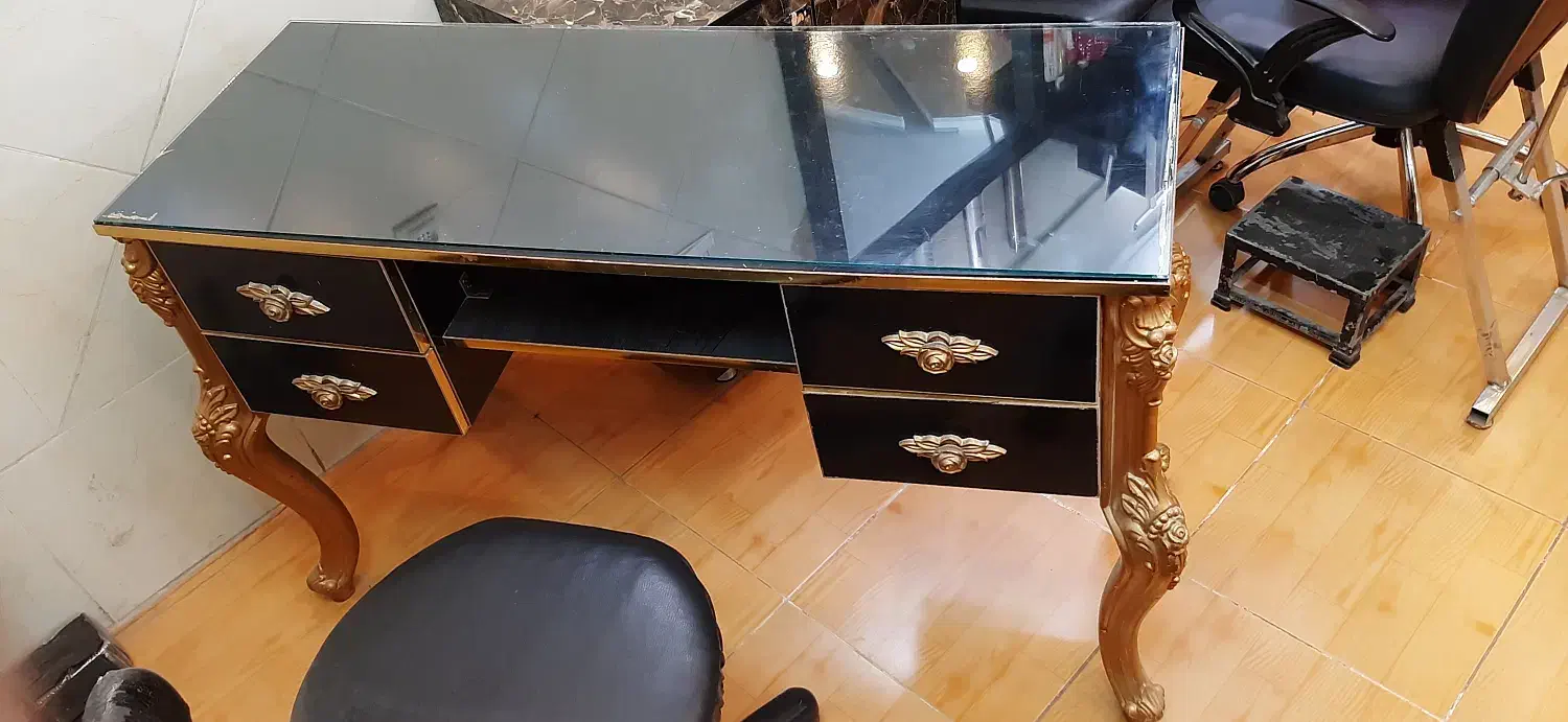 میز و صندلی ناخن کار|آرایشگاه و سالنهای زیبایی|اصفهان, کوجان|دیوار