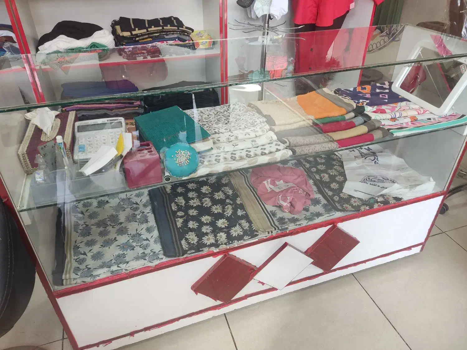 فروش میز وویترین واتاق پرو و مانکن های زنانه|فروشگاه و مغازه|نجف‌آباد, شهدای غربی|دیوار