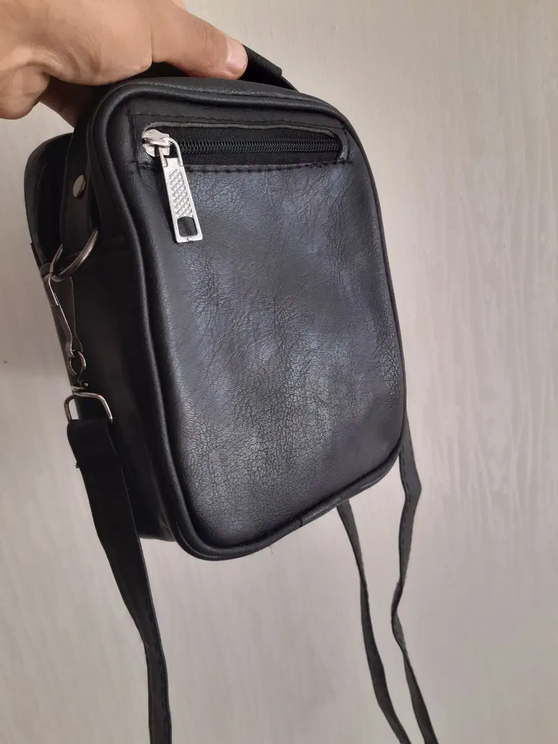 کیف دوشی نو|کیف، کفش، کمربند|نجف‌آباد, دفاع مقدس|دیوار