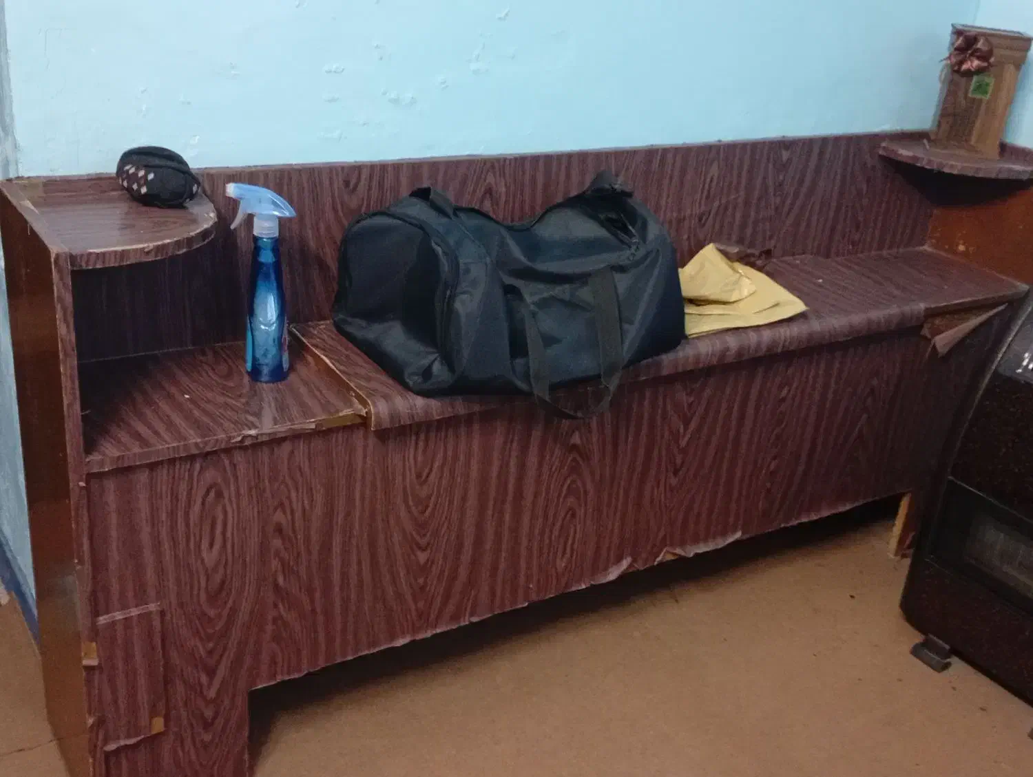 میز قالی ( فروش فوری )|میز تحریر و کامپیوتر|شاهینشهر, عطار|دیوار