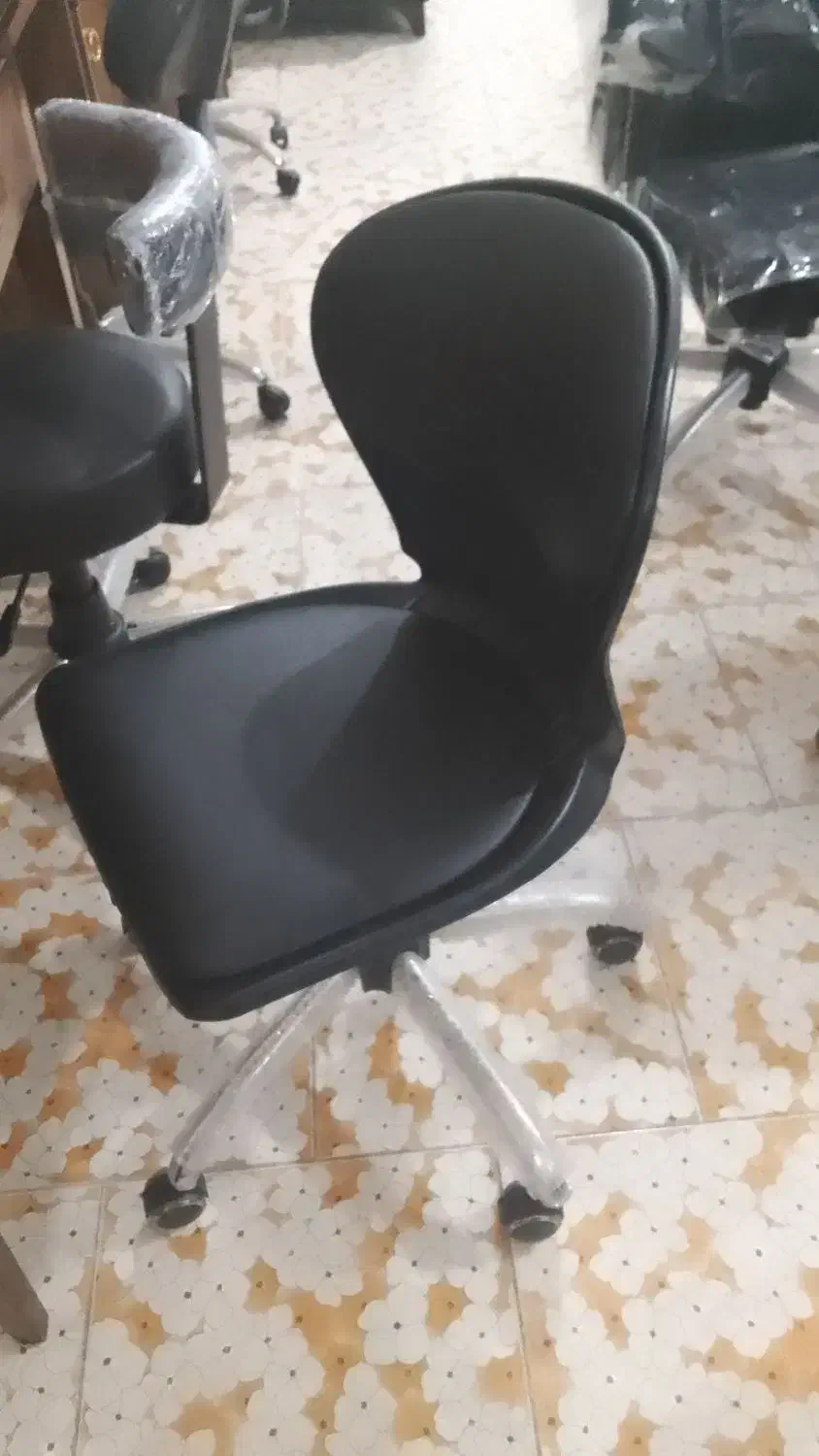 صندلی و زیر پایی|مبلمان اداری|حمیدیا, |دیوار